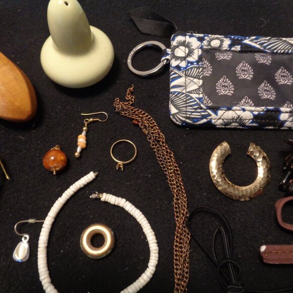 JUNK DRAWER VINTAGE SALT WOOD BANANNA BRADLEY COIN TURTLE JEWELRY PARTS ETC LOT - Picture 11 of 13